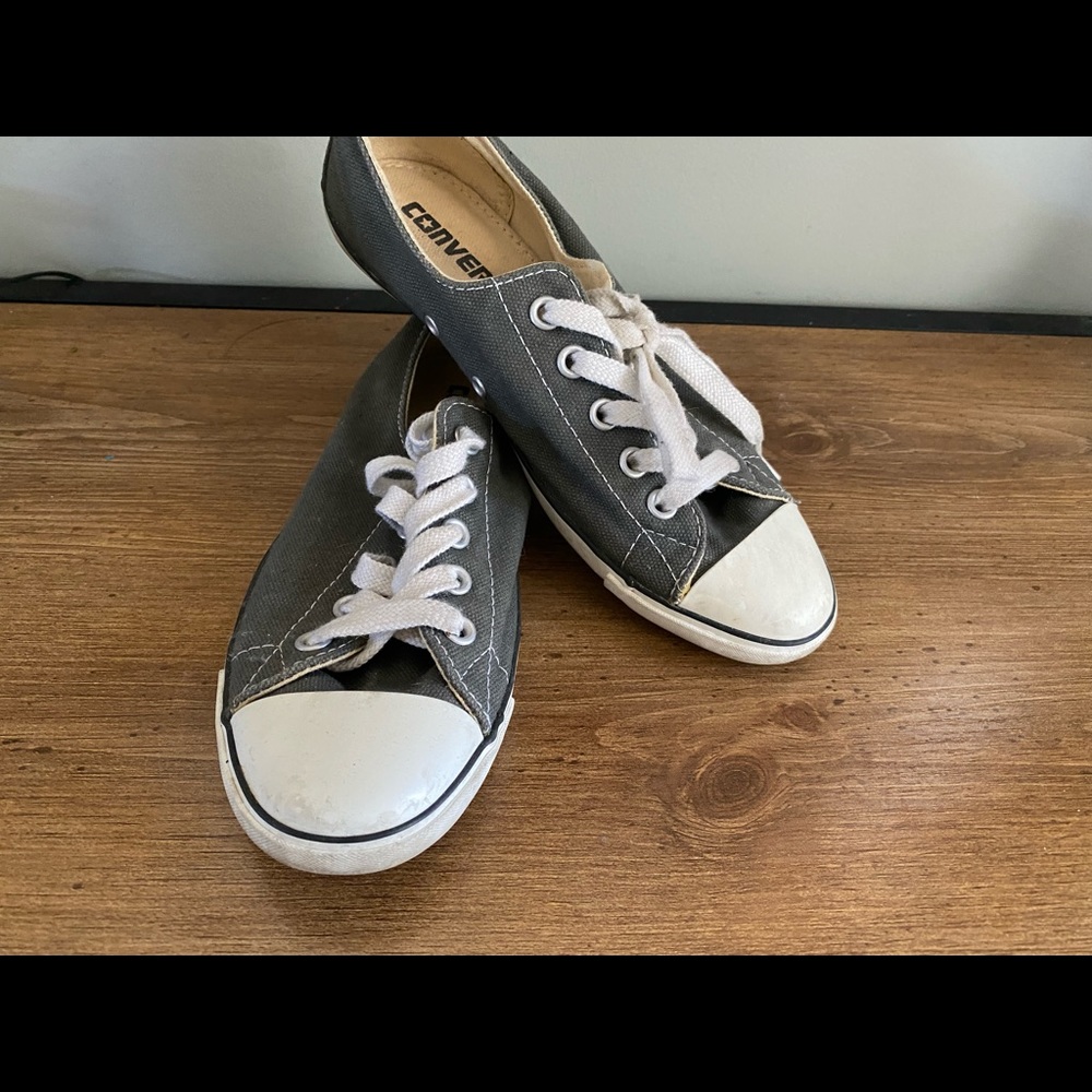 Converse shoes - Picture 2 of 2